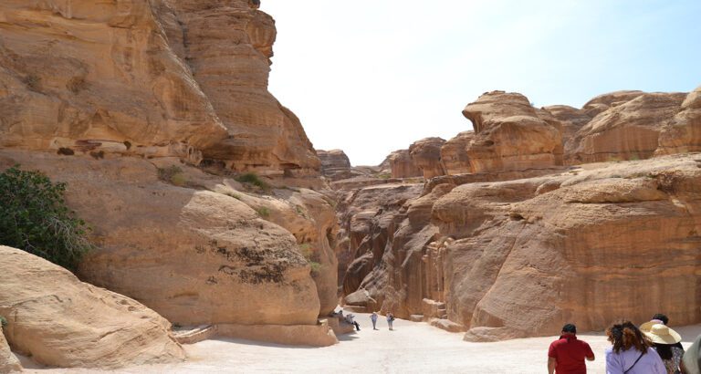 Exploring Petra: Jordan’s Majestic Rose-Red City